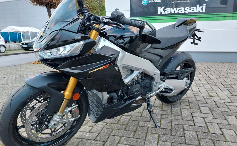 Umbgebautes Motorrad Aprilia Tuono V4 1100 Factory Bild 13: Umbgebautes Motorrad Aprilia Tuono V4 1100 Factory