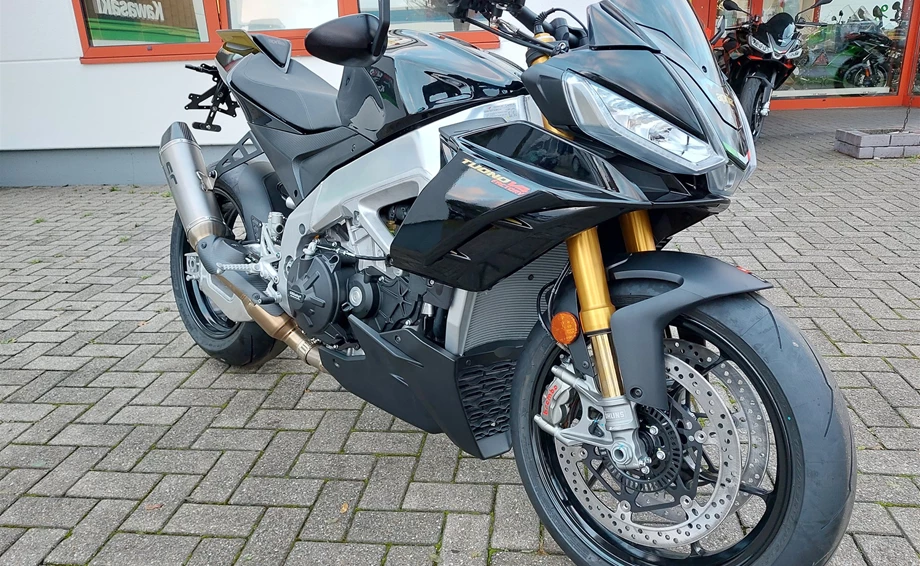 Umbgebautes Motorrad Aprilia Tuono V4 1100 Factory Bild 5: Umbgebautes Motorrad Aprilia Tuono V4 1100 Factory