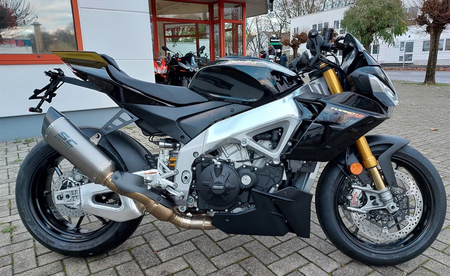 Umbgebautes Motorrad Aprilia Tuono V4 1100 Factory Bild 7: Umbgebautes Motorrad Aprilia Tuono V4 1100 Factory