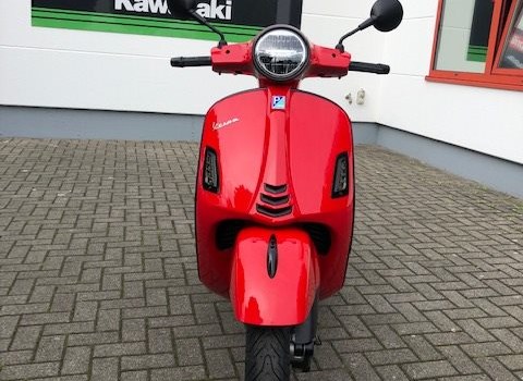 Umgebautes Motorrad Vespa GTS 300 hpe Super von WIKO Motorrad GmbH - Bild 10 Umgebautes Motorrad Vespa GTS 300 hpe Super von WIKO Motorrad GmbH - Bild 10