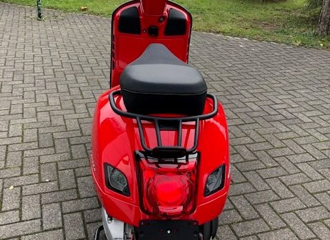 Umgebautes Motorrad Vespa GTS 300 hpe Super von WIKO Motorrad GmbH - Bild 13 Umgebautes Motorrad Vespa GTS 300 hpe Super von WIKO Motorrad GmbH - Bild 13