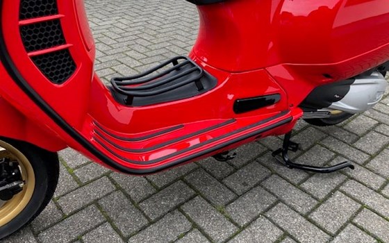 Umgebautes Motorrad Vespa GTS 300 hpe Super von WIKO Motorrad GmbH - Bild 17 Umgebautes Motorrad Vespa GTS 300 hpe Super von WIKO Motorrad GmbH - Bild 17