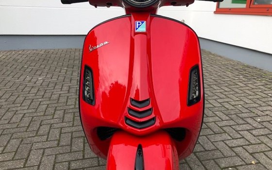 Umgebautes Motorrad Vespa GTS 300 hpe Super von WIKO Motorrad GmbH - Bild 18 Umgebautes Motorrad Vespa GTS 300 hpe Super von WIKO Motorrad GmbH - Bild 18