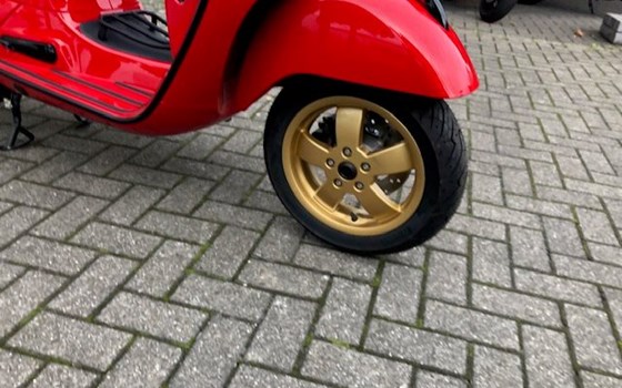 Umgebautes Motorrad Vespa GTS 300 hpe Super von WIKO Motorrad GmbH - Bild 19 Umgebautes Motorrad Vespa GTS 300 hpe Super von WIKO Motorrad GmbH - Bild 19