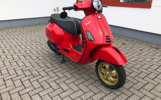 Umgebautes Motorrad Vespa GTS 300 hpe Super von WIKO Motorrad GmbH - Bild 3 Umgebautes Motorrad Vespa GTS 300 hpe Super von WIKO Motorrad GmbH - Bild 3