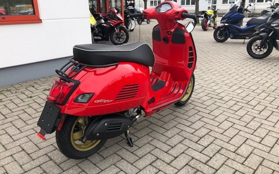 Umgebautes Motorrad Vespa GTS 300 hpe Super von WIKO Motorrad GmbH - Bild 5 Umgebautes Motorrad Vespa GTS 300 hpe Super von WIKO Motorrad GmbH - Bild 5