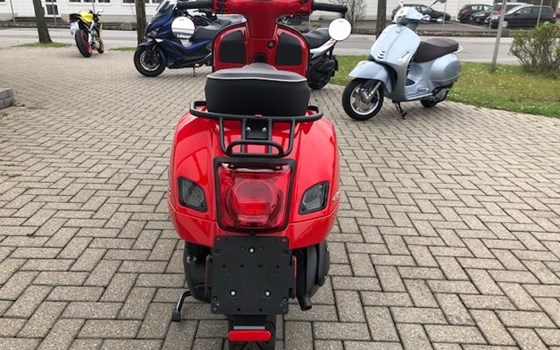 Umgebautes Motorrad Vespa GTS 300 hpe Super von WIKO Motorrad GmbH - Bild 6 Umgebautes Motorrad Vespa GTS 300 hpe Super von WIKO Motorrad GmbH - Bild 6