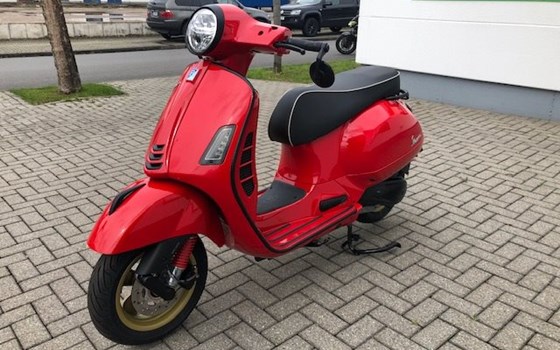 Umgebautes Motorrad Vespa GTS 300 hpe Super von WIKO Motorrad GmbH - Bild 8 Umgebautes Motorrad Vespa GTS 300 hpe Super von WIKO Motorrad GmbH - Bild 8