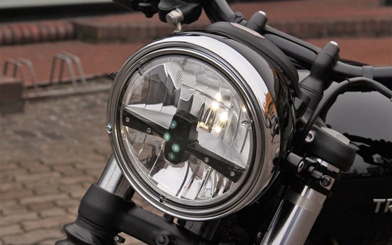 Umgebautes Motorrad Triumph Bonneville Bobber von Marios Motorrad-Shop GmbH - Bild 3 Umgebautes Motorrad Triumph Bonneville Bobber von Marios Motorrad-Shop GmbH - Bild 3