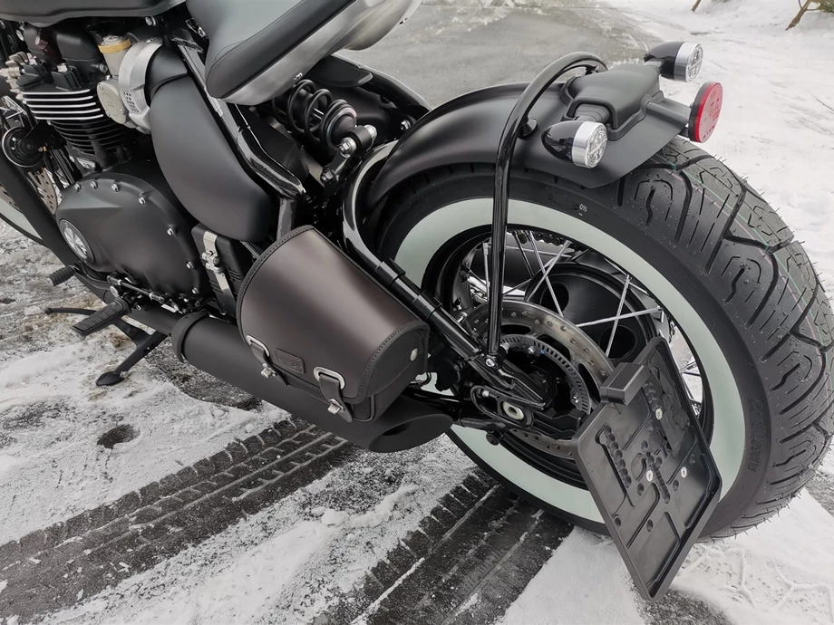 Umbgebautes Motorrad Triumph Bonneville Bobber Bild 4: Umbgebautes Motorrad Triumph Bonneville Bobber