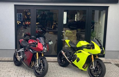 Triumph Speed Triple 1200 RR Custom Bike