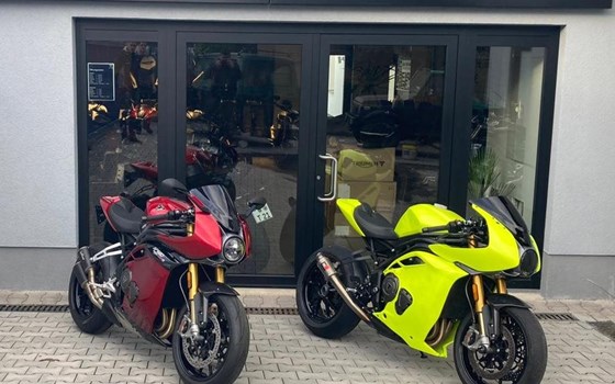 Umgebautes Motorrad Triumph Speed Triple 1200 RR von Kfz- und Zweirad-Technik Marcel Schmidt - Bild 1 Umgebautes Motorrad Triumph Speed Triple 1200 RR von Kfz- und Zweirad-Technik Marcel Schmidt - Bild 1