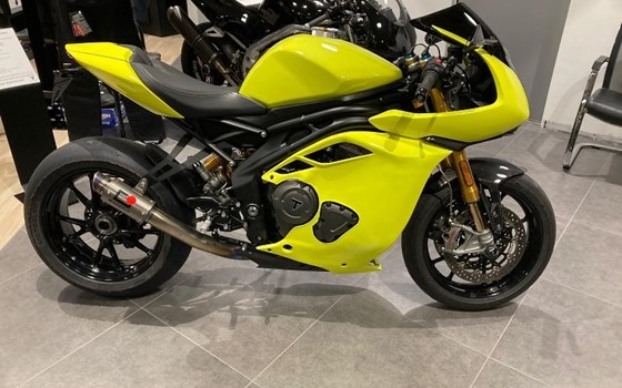 Umgebautes Motorrad Triumph Speed Triple 1200 RR von Kfz- und Zweirad-Technik Marcel Schmidt - Bild 13 Umgebautes Motorrad Triumph Speed Triple 1200 RR von Kfz- und Zweirad-Technik Marcel Schmidt - Bild 13