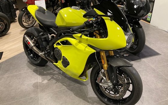 Umgebautes Motorrad Triumph Speed Triple 1200 RR von Kfz- und Zweirad-Technik Marcel Schmidt - Bild 11 Umgebautes Motorrad Triumph Speed Triple 1200 RR von Kfz- und Zweirad-Technik Marcel Schmidt - Bild 11