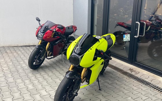Umgebautes Motorrad Triumph Speed Triple 1200 RR von Kfz- und Zweirad-Technik Marcel Schmidt - Bild 2 Umgebautes Motorrad Triumph Speed Triple 1200 RR von Kfz- und Zweirad-Technik Marcel Schmidt - Bild 2