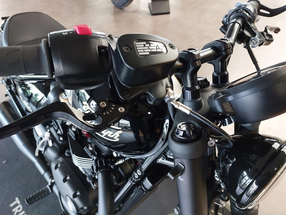 Umbgebautes Motorrad Triumph Bonneville Bobber Bild 10: Umbgebautes Motorrad Triumph Bonneville Bobber