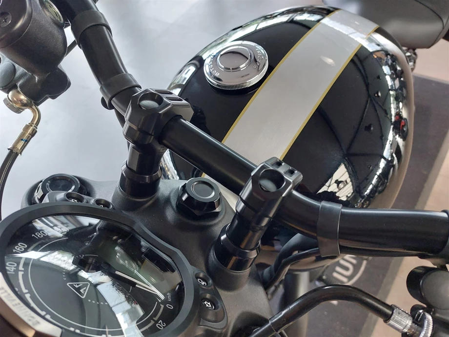 Umbgebautes Motorrad Triumph Bonneville Bobber Bild 11: Umbgebautes Motorrad Triumph Bonneville Bobber