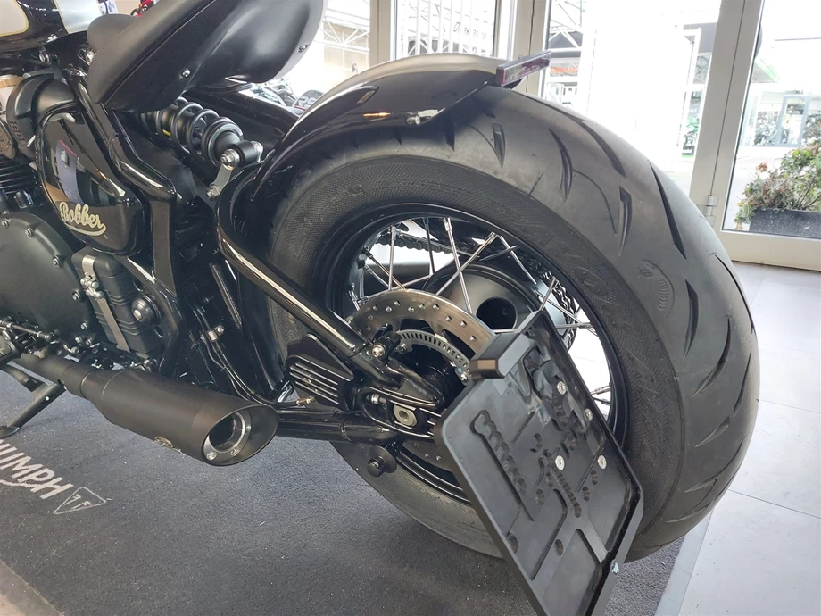 Umbgebautes Motorrad Triumph Bonneville Bobber Bild 13: Umbgebautes Motorrad Triumph Bonneville Bobber
