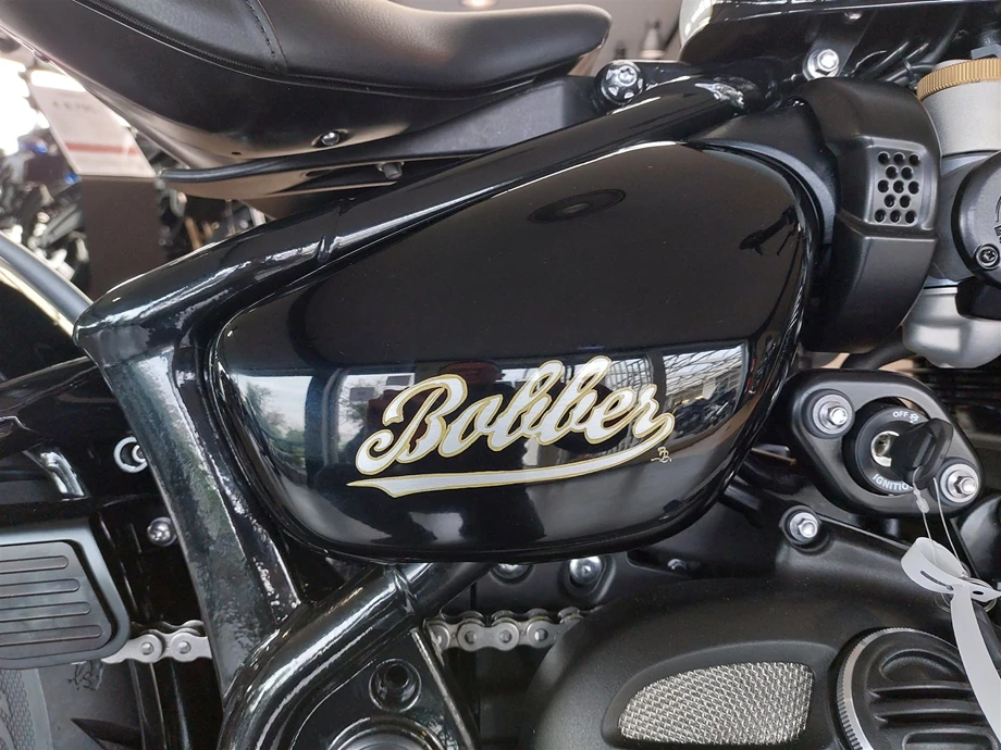 Umbgebautes Motorrad Triumph Bonneville Bobber Bild 14: Umbgebautes Motorrad Triumph Bonneville Bobber