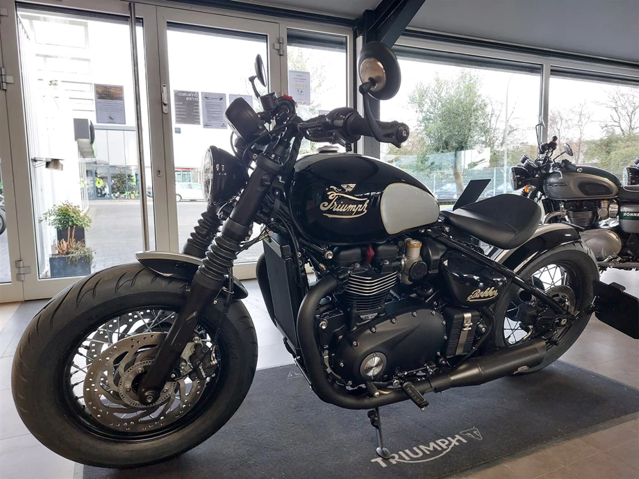 Umbgebautes Motorrad Triumph Bonneville Bobber Bild 15: Umbgebautes Motorrad Triumph Bonneville Bobber
