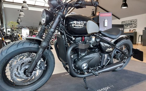 Umgebautes Motorrad Triumph Bonneville Bobber von Motorrad Lörper, Inh. Martin Lörper - Bild 17 Umgebautes Motorrad Triumph Bonneville Bobber von Motorrad Lörper, Inh. Martin Lörper - Bild 17