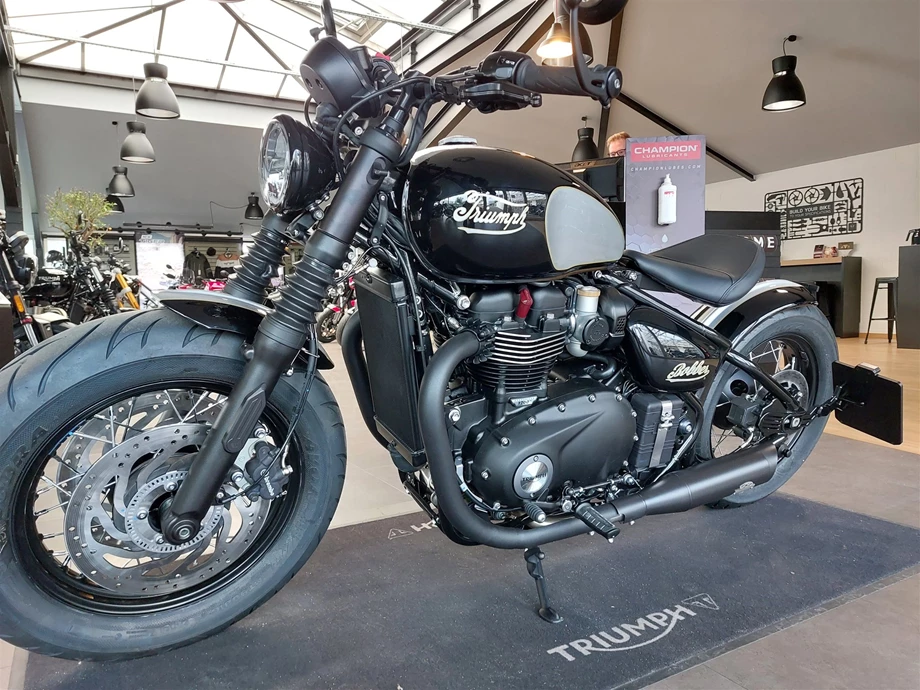 Umbgebautes Motorrad Triumph Bonneville Bobber Bild 17: Umbgebautes Motorrad Triumph Bonneville Bobber