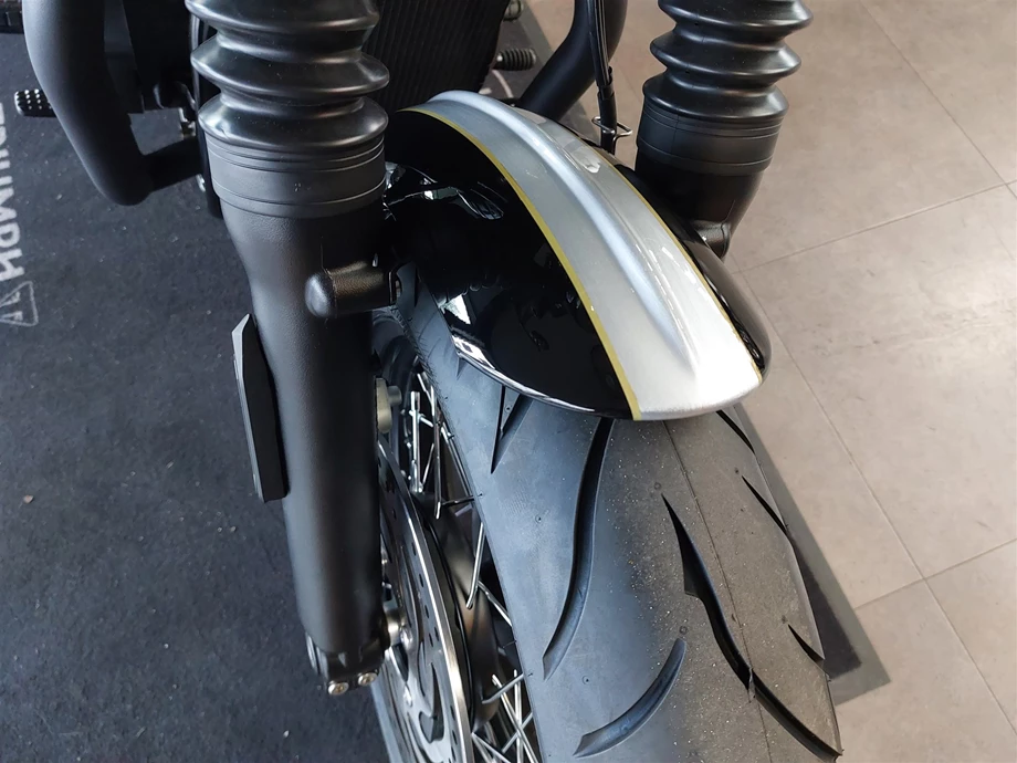 Umbgebautes Motorrad Triumph Bonneville Bobber Bild 2: Umbgebautes Motorrad Triumph Bonneville Bobber