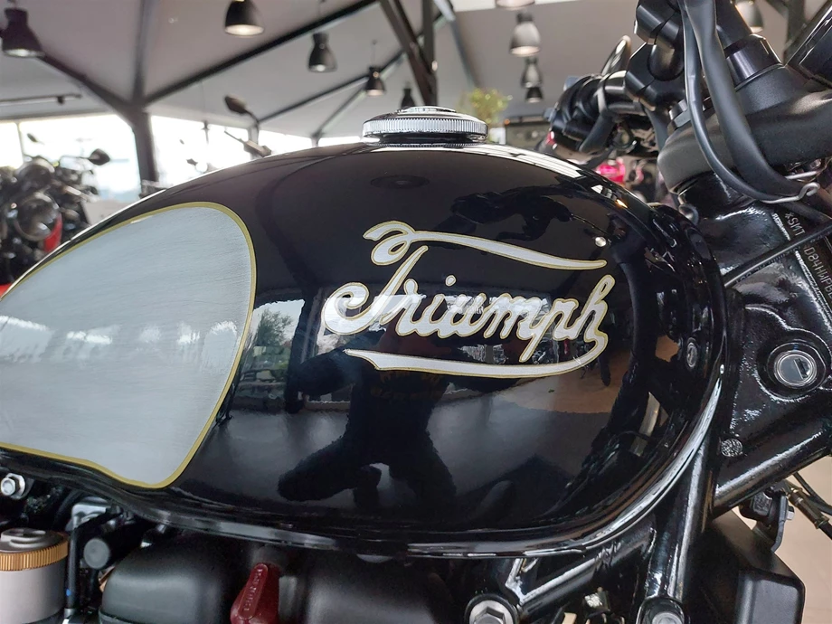 Umbgebautes Motorrad Triumph Bonneville Bobber Bild 5: Umbgebautes Motorrad Triumph Bonneville Bobber