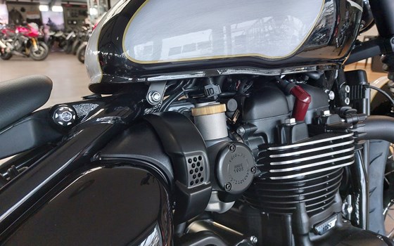 Umgebautes Motorrad Triumph Bonneville Bobber von Motorrad Lörper, Inh. Martin Lörper - Bild 6 Umgebautes Motorrad Triumph Bonneville Bobber von Motorrad Lörper, Inh. Martin Lörper - Bild 6