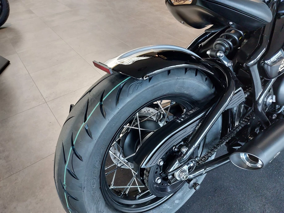 Umbgebautes Motorrad Triumph Bonneville Bobber Bild 8: Umbgebautes Motorrad Triumph Bonneville Bobber