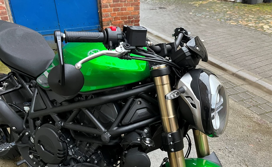 Umbgebautes Motorrad Benelli 752 S Bild 8: Umbgebautes Motorrad Benelli 752 S