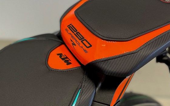 Umgebautes Motorrad KTM 1290 Super Duke R von PEPA-BIKES e.K. Inh. Martin Petzold - Bild 13 Umgebautes Motorrad KTM 1290 Super Duke R von PEPA-BIKES e.K. Inh. Martin Petzold - Bild 13