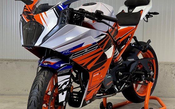 Umgebautes Motorrad KTM RC 125 von PEPA-BIKES e.K. Inh. Martin Petzold - Bild 12 Umgebautes Motorrad KTM RC 125 von PEPA-BIKES e.K. Inh. Martin Petzold - Bild 12