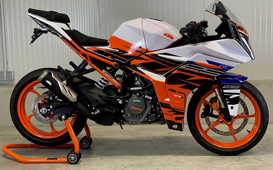 Umgebautes Motorrad KTM RC 125 von PEPA-BIKES e.K. Inh. Martin Petzold - Bild 5 Umgebautes Motorrad KTM RC 125 von PEPA-BIKES e.K. Inh. Martin Petzold - Bild 5