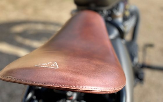 Umgebautes Motorrad Triumph Bonneville Bobber von Motorrad Naujocks - Bild 22 Umgebautes Motorrad Triumph Bonneville Bobber von Motorrad Naujocks - Bild 22