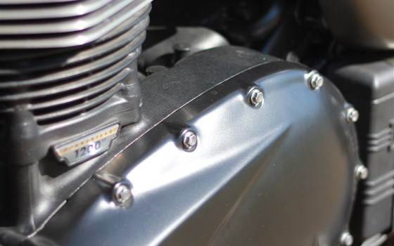 Umgebautes Motorrad Triumph Bonneville Bobber von Motorrad Naujocks - Bild 8 Umgebautes Motorrad Triumph Bonneville Bobber von Motorrad Naujocks - Bild 8