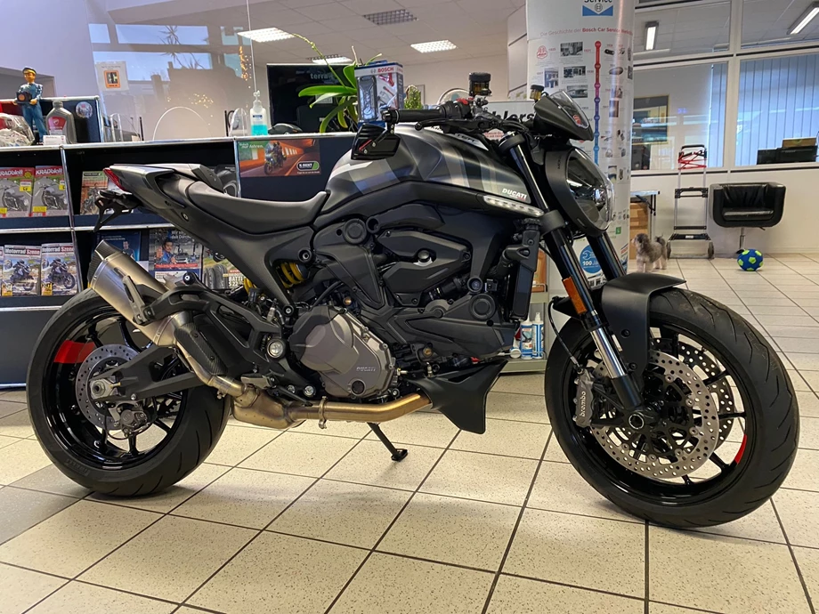 Umbgebautes Motorrad Ducati Monster + Bild 4: Umbgebautes Motorrad Ducati Monster +