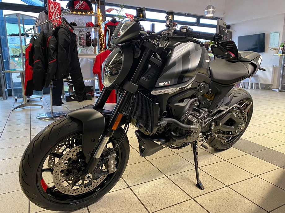 Umbgebautes Motorrad Ducati Monster + Bild 2: Umbgebautes Motorrad Ducati Monster +