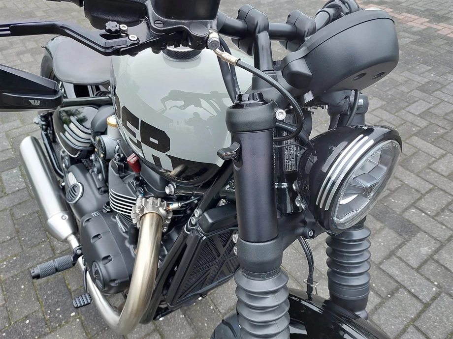 Umbgebautes Motorrad Triumph Bonneville Bobber Bild 15: Umbgebautes Motorrad Triumph Bonneville Bobber