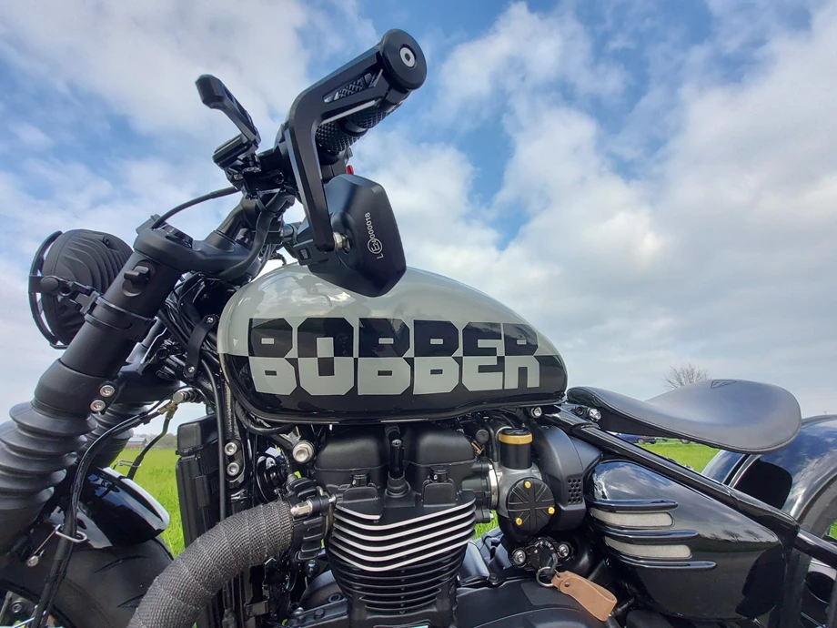 Umbgebautes Motorrad Triumph Bonneville Bobber Bild 4: Umbgebautes Motorrad Triumph Bonneville Bobber