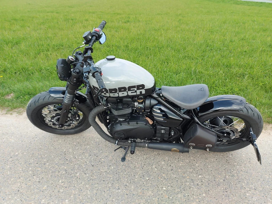 Umbgebautes Motorrad Triumph Bonneville Bobber Bild 2: Umbgebautes Motorrad Triumph Bonneville Bobber