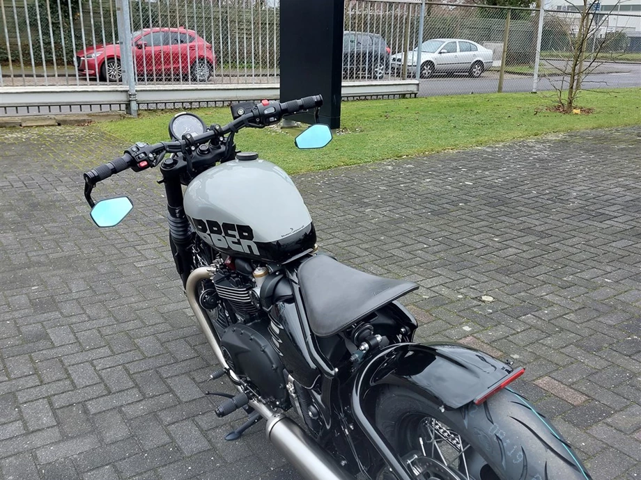 Umbgebautes Motorrad Triumph Bonneville Bobber Bild 7: Umbgebautes Motorrad Triumph Bonneville Bobber