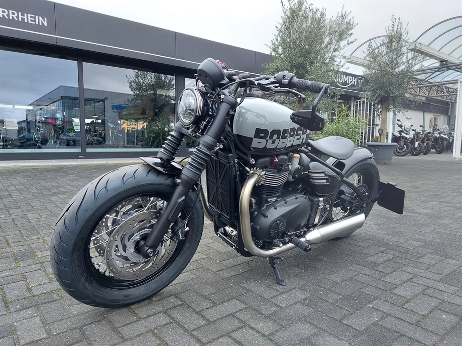 Umbgebautes Motorrad Triumph Bonneville Bobber Bild 8: Umbgebautes Motorrad Triumph Bonneville Bobber