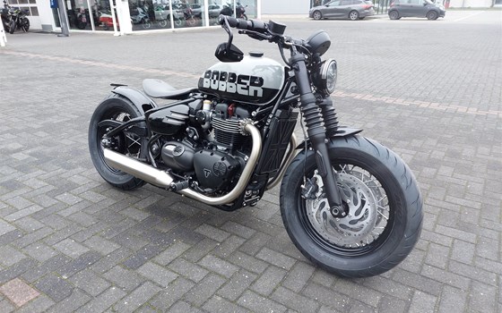 Umgebautes Motorrad Triumph Bonneville Bobber von Motorrad Lörper, Inh. Martin Lörper - Bild 9 Umgebautes Motorrad Triumph Bonneville Bobber von Motorrad Lörper, Inh. Martin Lörper - Bild 9