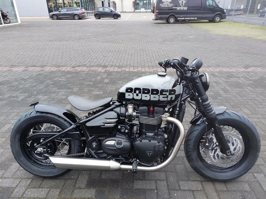 Umbgebautes Motorrad Triumph Bonneville Bobber Bild 10: Umbgebautes Motorrad Triumph Bonneville Bobber