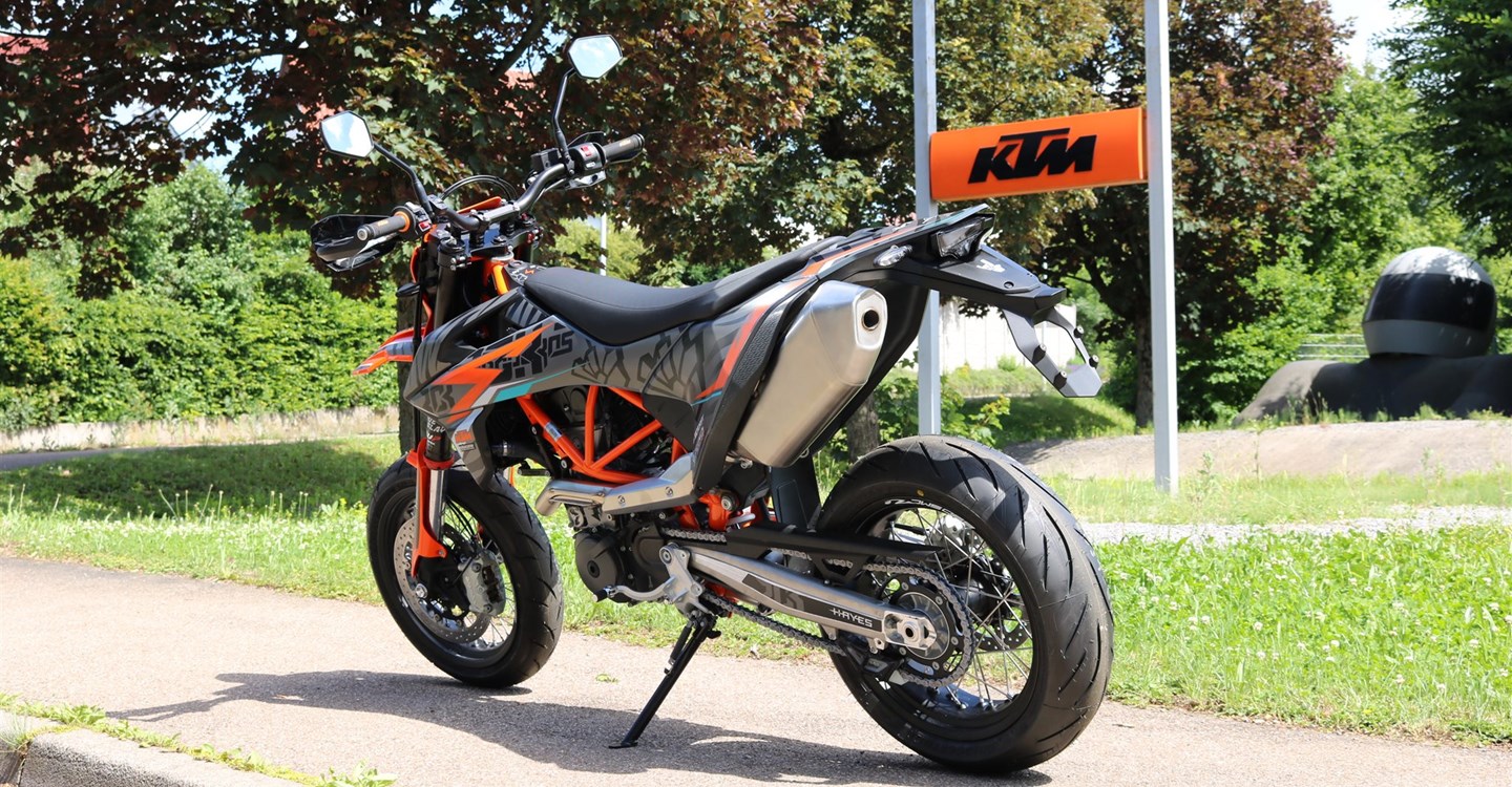Umbgebautes Motorrad KTM 690 SMC R