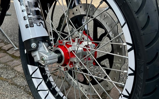 Umgebautes Motorrad Fantic XMF 125 Performance von Pat-Bikes AG - Bild 9 Umgebautes Motorrad Fantic XMF 125 Performance von Pat-Bikes AG - Bild 9