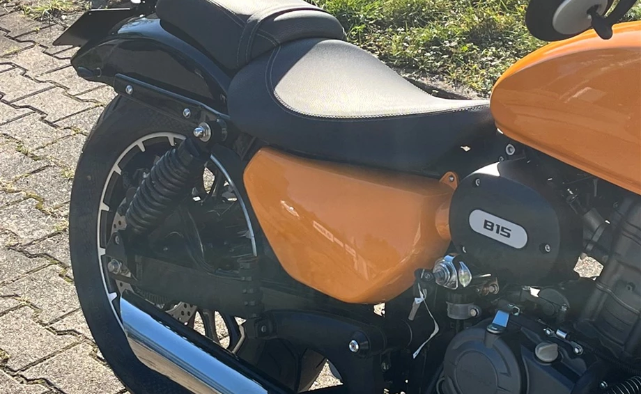 Umbgebautes Motorrad Hanway B15 Bild 7: Umbgebautes Motorrad Hanway B15