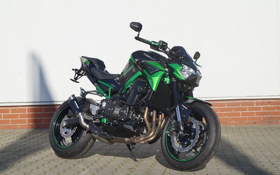 Umgebautes Motorrad Kawasaki Z900 von Rolf Berentelg GmbH & Co.KG - Bild 1 Umgebautes Motorrad Kawasaki Z900 von Rolf Berentelg GmbH & Co.KG - Bild 1