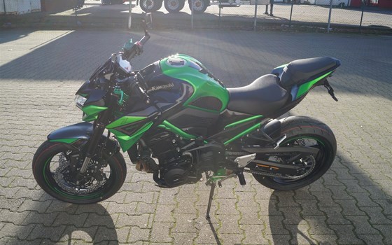 Umgebautes Motorrad Kawasaki Z900 von Rolf Berentelg GmbH & Co.KG - Bild 3 Umgebautes Motorrad Kawasaki Z900 von Rolf Berentelg GmbH & Co.KG - Bild 3
